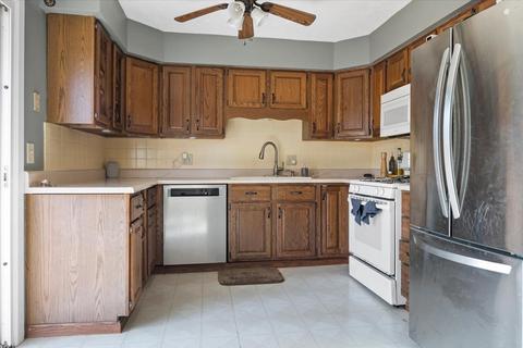 1705 Erin Dr, Normal, IL 61761 photo 4