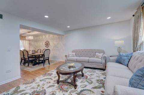 1180 Lexington Dr, Bartlett, IL 60103 photo 4