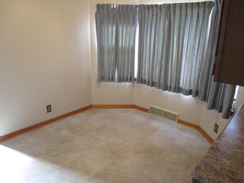 309 E Sunset Pl, Dekalb, IL 60115 photo 4