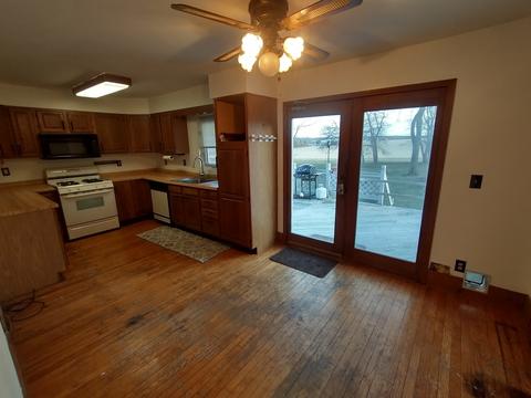 460 W 7th St, Pecatonica, IL 61063 photo 5