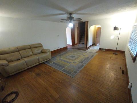 460 W 7th St, Pecatonica, IL 61063 photo 4