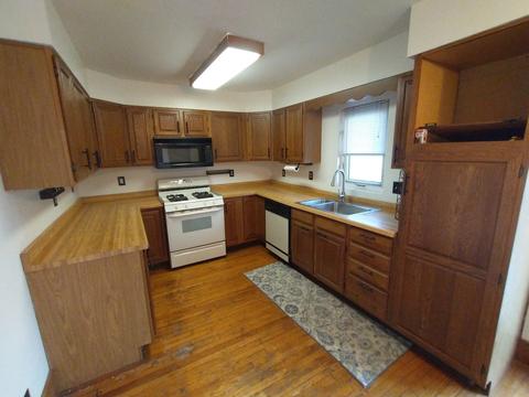 460 W 7th St, Pecatonica, IL 61063 photo 6