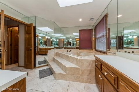 8648 Heather Dr, Burr Ridge, IL 60527 photo 22