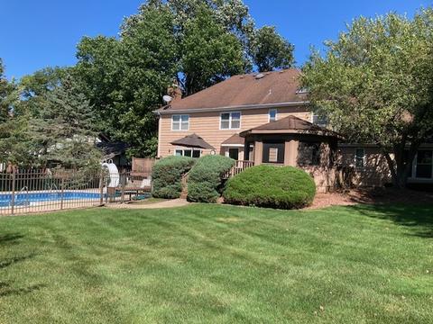 8648 Heather Dr, Burr Ridge, IL 60527 photo 2