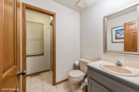 8648 Heather Dr, Burr Ridge, IL 60527 photo 17
