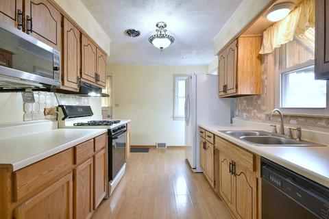 1043 E Algonquin Rd, Des Plaines, IL 60016 photo 6