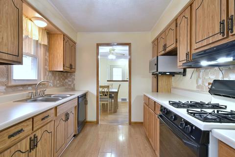 1043 E Algonquin Rd, Des Plaines, IL 60016 photo 7