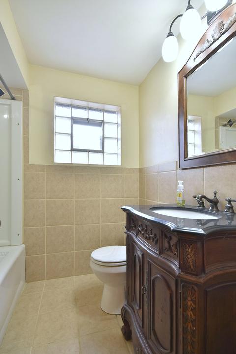 1043 E Algonquin Rd, Des Plaines, IL 60016 photo 12