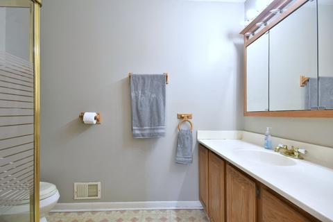 1043 E Algonquin Rd, Des Plaines, IL 60016 photo 14