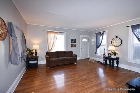 215 Bluff St, Aurora, IL 60505 photo 2