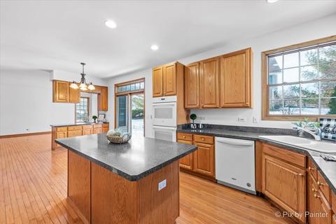 1490 Fox Path Ct, Hoffman Estates, IL 60192 photo 16
