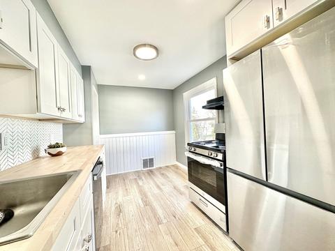 477 Sunset Dr, Elgin, IL 60123 photo 4