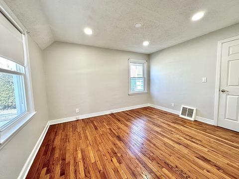 477 Sunset Dr, Elgin, IL 60123 photo 9