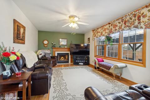 711 Cooper Ct E, Aurora, IL 60504 photo 5