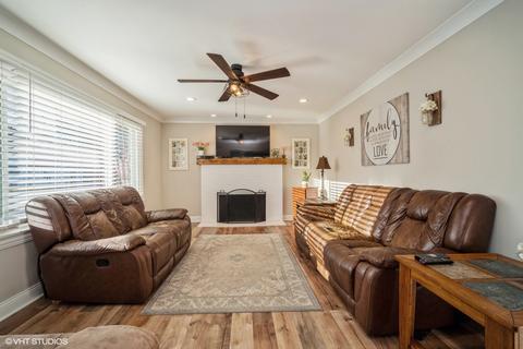 115 S Western Ave, Bartlett, IL 60103 photo 2