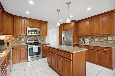 160 Rodgers Ct, Willowbrook, IL 60527 photo 7