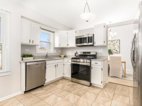 1561 Hinterlong Ln, Naperville, IL 60563 photo 9