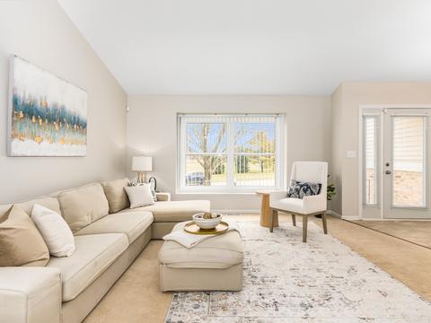 1561 Hinterlong Ln, Naperville, IL 60563 photo 4