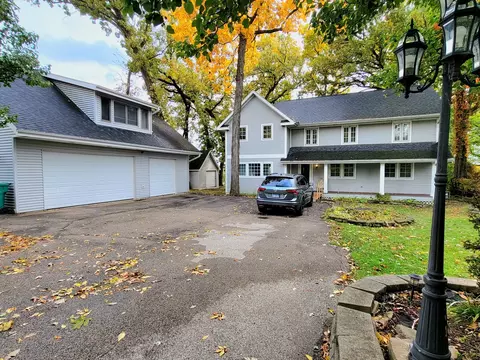 521 Twin Oaks Dr, Lake Villa, IL 60046