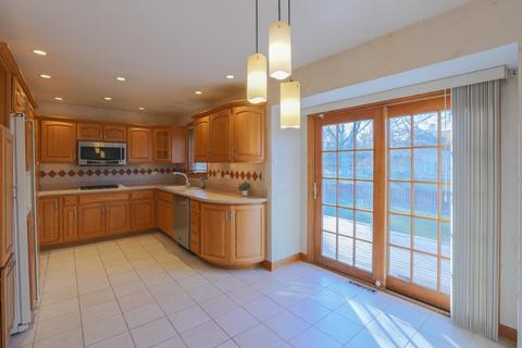 17 W073 Elm Ct, Willowbrook, IL 60527 photo 10