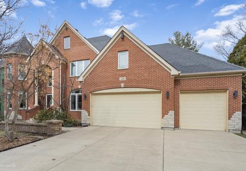 529 E Hillside Rd, Naperville, IL 60540