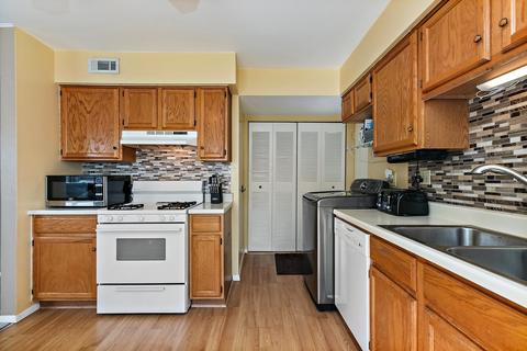 115 Lucille Ct #A, Bartlett, IL 60103 photo 8
