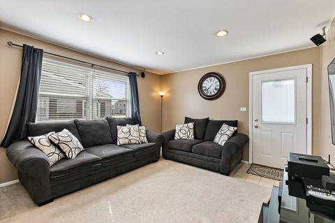 115 Lucille Ct #A, Bartlett, IL 60103 photo 5