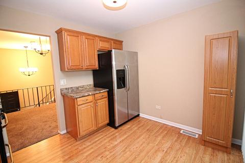 77 Willow Cir, Cary, IL 60013 photo 10
