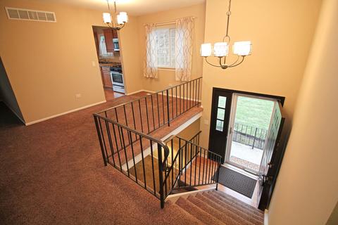 77 Willow Cir, Cary, IL 60013 photo 3