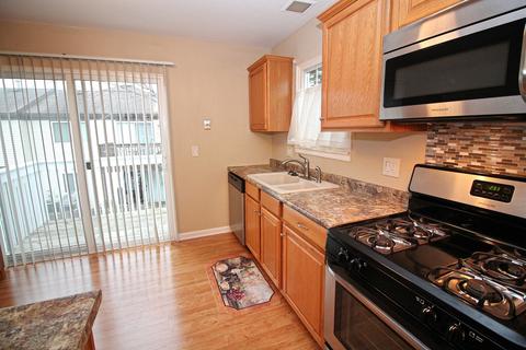 77 Willow Cir, Cary, IL 60013 photo 9
