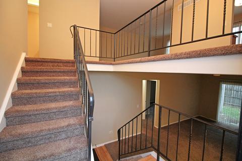 77 Willow Cir, Cary, IL 60013 photo 2