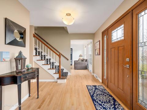 2017 Canterbury Pl, Wheaton, IL 60189 photo 2