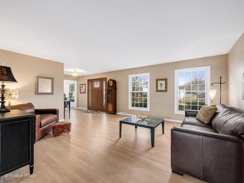 2017 Canterbury Pl, Wheaton, IL 60189 photo 3