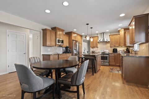 330 W Devon Ave, Roselle, IL 60172 photo 3