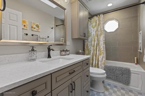 330 W Devon Ave, Roselle, IL 60172 photo 19