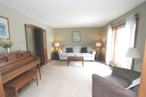 1104 W Violet Dr, Holiday Hills, IL 60051 photo 5