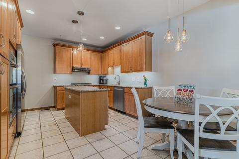 2201 Yale Cir, Hoffman Estates, IL 60192 photo 5