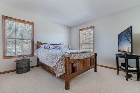 2201 Yale Cir, Hoffman Estates, IL 60192 photo 14
