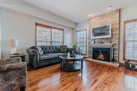 2201 Yale Cir, Hoffman Estates, IL 60192 photo 3