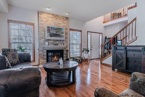 2201 Yale Cir, Hoffman Estates, IL 60192 photo 4