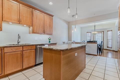 2201 Yale Cir, Hoffman Estates, IL 60192 photo 6