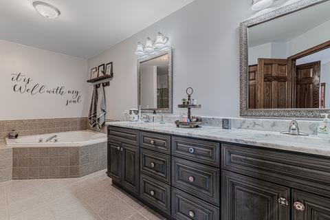 2201 Yale Cir, Hoffman Estates, IL 60192 photo 10