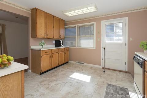4438 S Oak Ave S, Lyons, IL 60534 photo 4