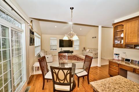 2069 Cabrillo Ln, Hoffman Estates, IL 60192 photo 13