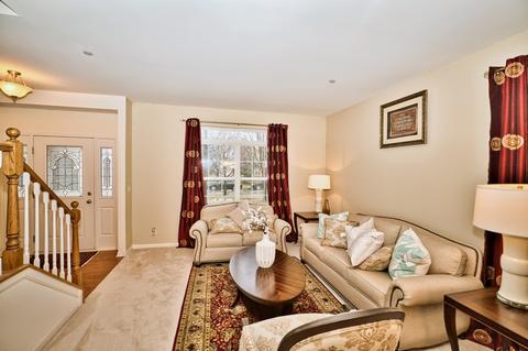 2069 Cabrillo Ln, Hoffman Estates, IL 60192 photo 8