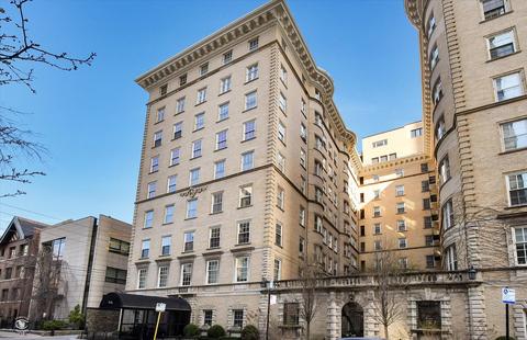 60 E Scott St #702, Chicago, IL 60610