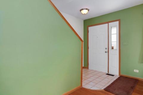 1226 Hackberry Ct, Elgin, IL 60120 photo 2