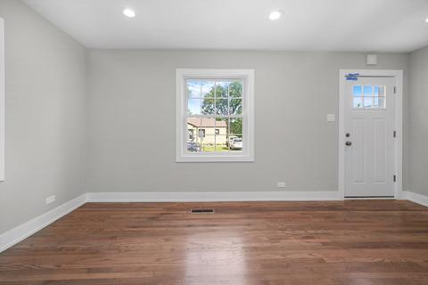 329 E Quincy St, Riverside, IL 60546 photo 5