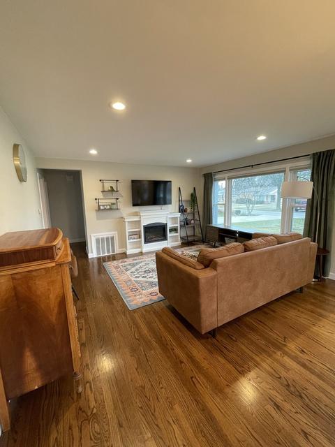 811 Parkside Dr, Wheaton, IL 60187 photo 4
