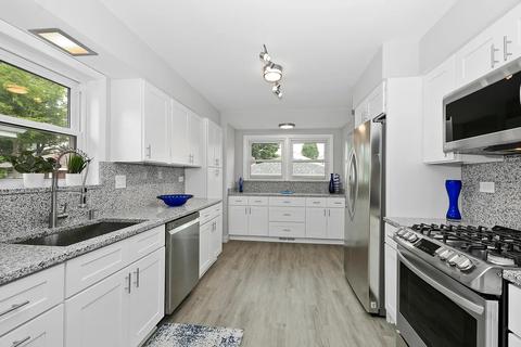 811 Parkside Dr, Wheaton, IL 60187 photo 7